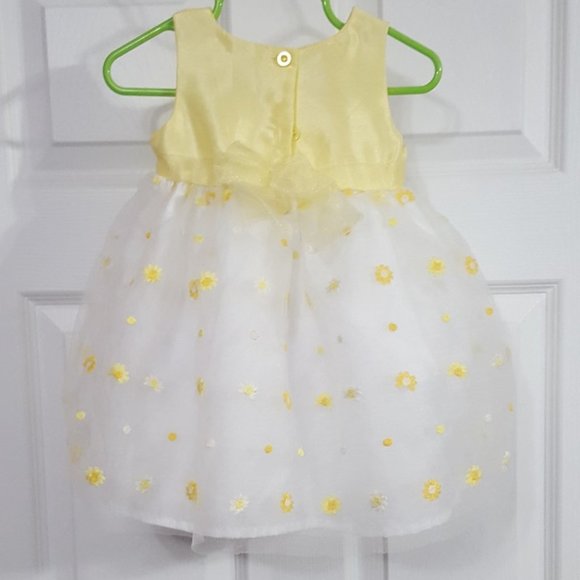 New Horizons. Infant Dress - Size 3-6 mos - Picture 2 of 3